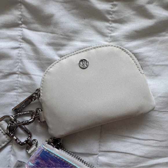 30 Lululemon Dual Pouch Wristlet - Iridescent Bone - Picture 5 of 7